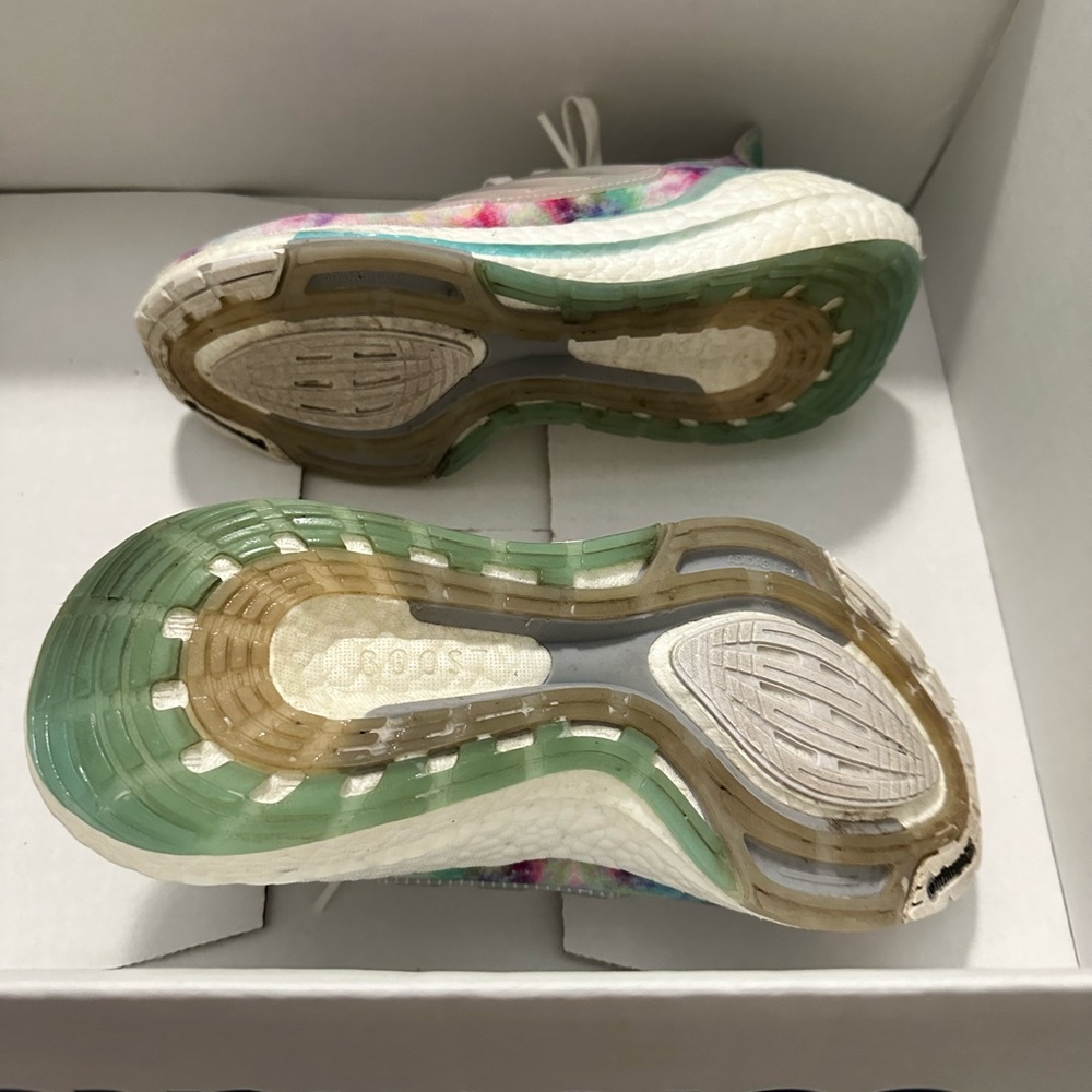 Womens adidas ultraboost. Size 6. Worn about 5 times.